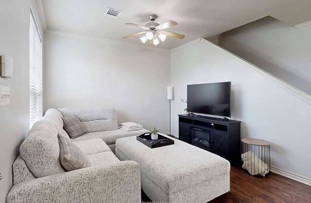 Superb 4-bedroom condo in charming College Station with AC