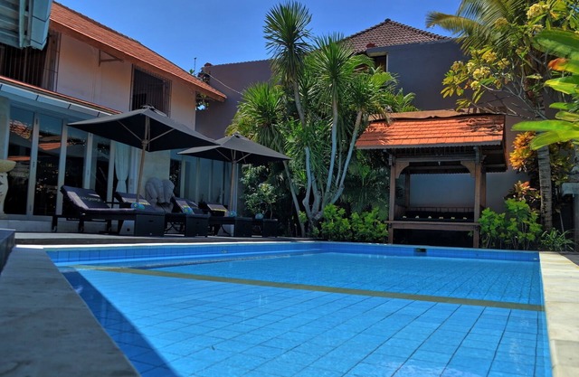 Superb 4BR Villa, Legian! - 5Min Drive To Kuta Beach! W/Private Swimming Pool!