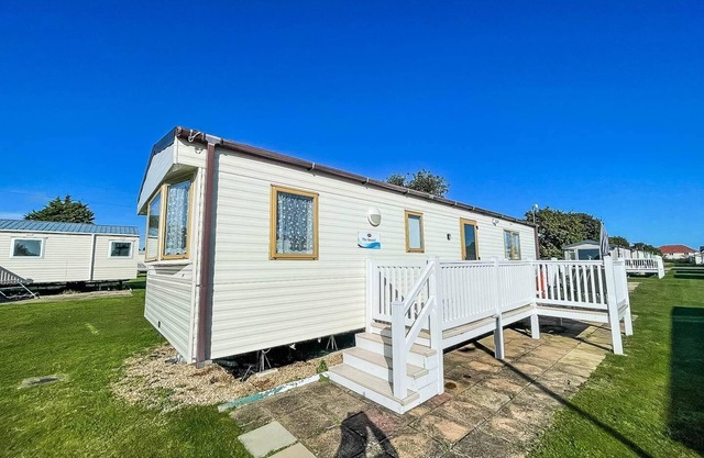 Superb 6 berth caravan with decking at Valley Farm Holiday Park ref 46565M