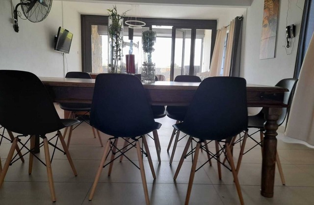 Superb modern contemporary 4 bedroom villa ensuite
