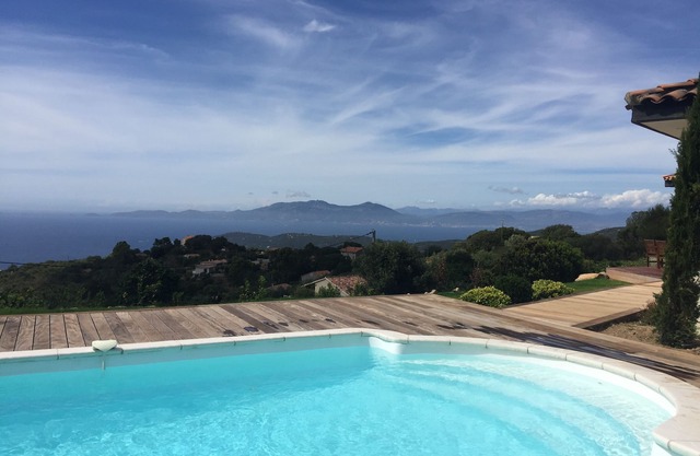 Superb view of the sea and sanguinary islands, very recent villa near beaches