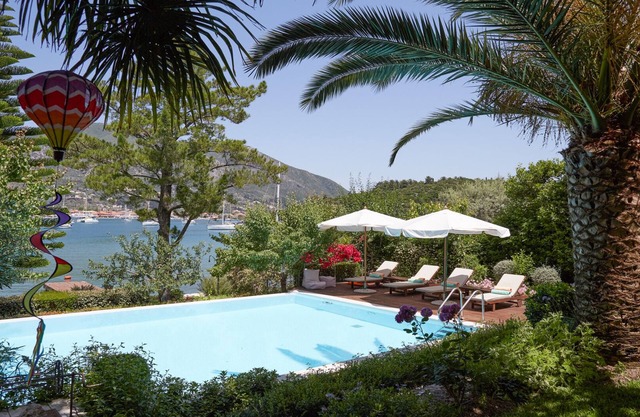 Superb waterfront villa with private pool, jetty, motorboat included and sauna