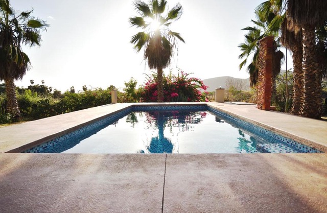 Superbe appartement avec chambre, piscine et parking privé