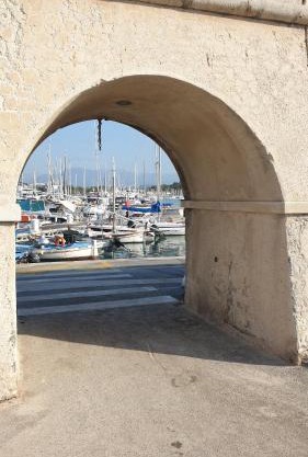 Superbement rénové studio duplex Vieil Antibes