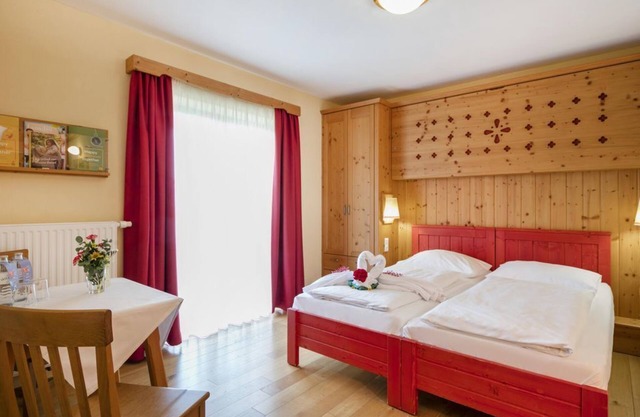 Superior Dreibettzimmer - Jufa Hotel Tieschen Bio Landerlebnis