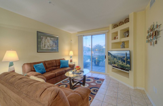 Superstition Lakes 1st Floor Condo: Lake & Sunrise Views, Gated Comm Heated POOL/SPA, Walk to Mall