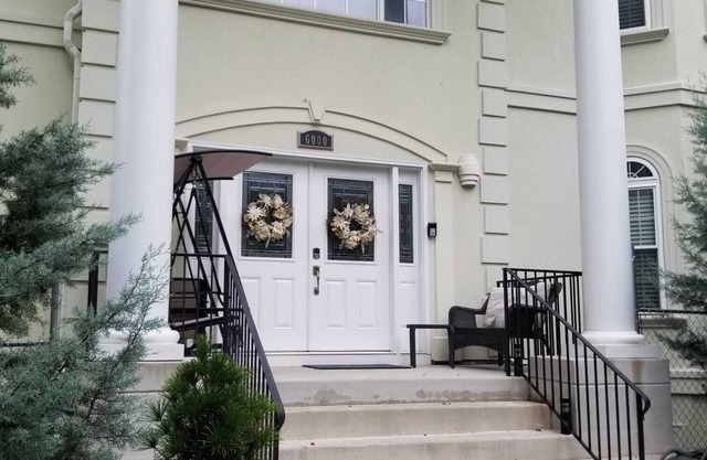 Suzie's Luxurious 2 Bedrooms 2 Bathrooms 1550 sf