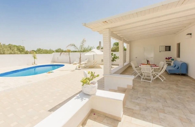 Swan villa with private pool, absolute privacy