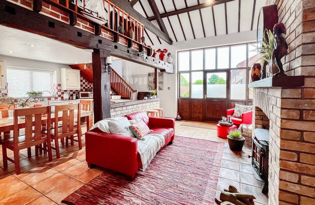 Swallow Barn - Three Bedroom House, Sleeps 6