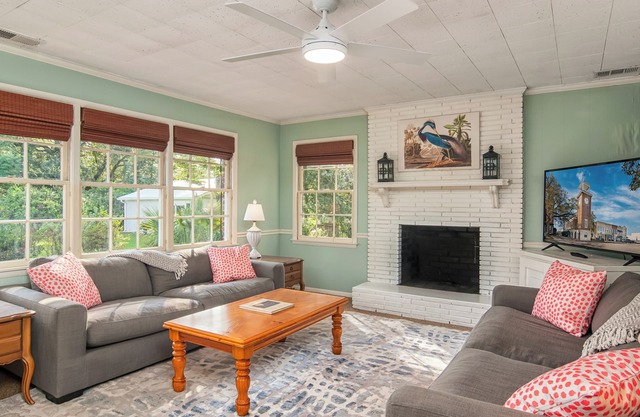 Swamp Fox Retreat in Historic Willowbank Neighborhood.15 minutes to PI.