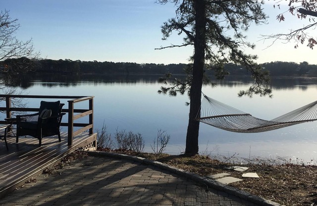 Swan Pond Cottage, Waterfront Central A/C, Open Floor Plan