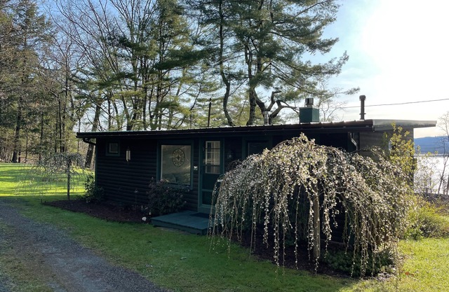 Sweet 1 Bedroom Bungalow - Otsego Lake