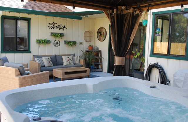Sweet & Cozy, Bird Themed Nest, w/Hot Tub & Fire Pit. 9 min to Turtle Bay