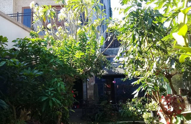 Sweet home with Kepanjen views, situated in a convenient, friendly neighborhood.