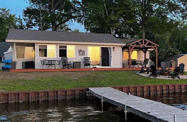 Sweet Retreat, Located on 500 acre all sports Long Lake in Hale, Michigan