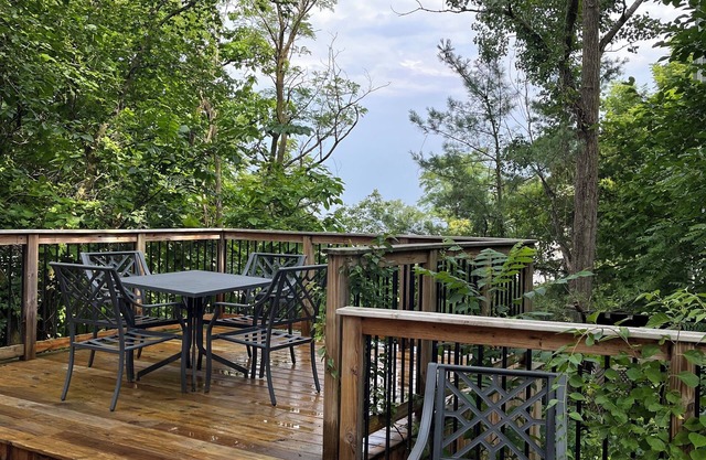 Sweet Stay By-The-Lake in Michigan City with AC, WiFi