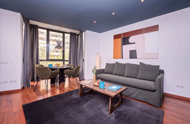 Sweett | Roma 2B - One Bedroom Apartment, Sleeps 4