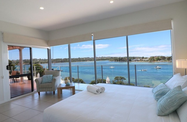 Sybella - 4 bedroom, views, location and even a pool -2+ nights
