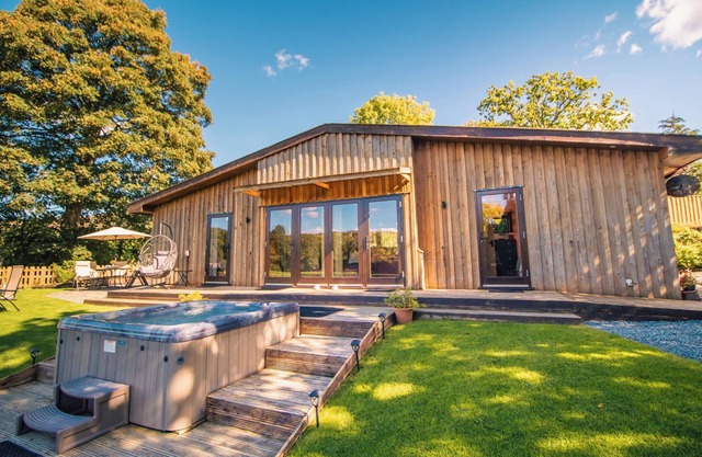 SYCAMORE LODGE, family friendly, luxury holiday cottage in Rhayader