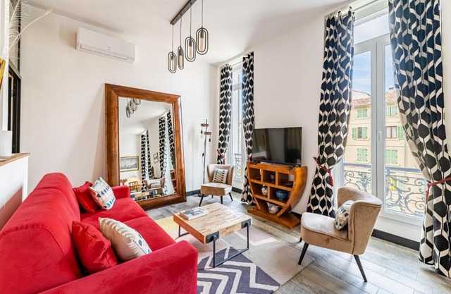 T2 Chic, Vue Vieux-Port et Notre Dame, Atypique, Calme, Clim, 48M2, Accès autonome avec code