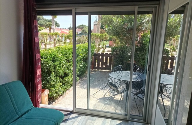 T2 garden level, south-facing. Available September 21. Parking, beach 800 m, swimming pool,