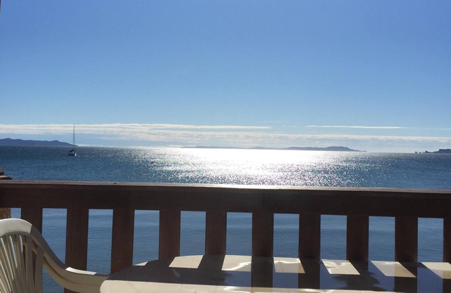 T2 La Capte, feet in the water, sea view terrace, direct access to the beach