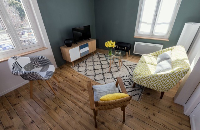 T2bis *, 200 m from the city center, 60m² with terrace
