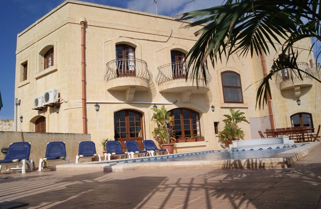 Ta Cikku, a luxury 5 bedroom with villa with pool for family, friends and fun.
