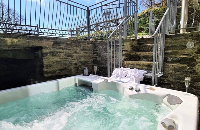 Ta Mill Holidays - Meadowview Chalet 3