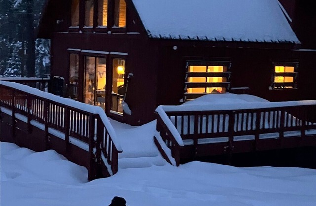 Tahoe area Cabin, Pet Friendly, 3 miles to Sugar Bowl, On x-country ski trail