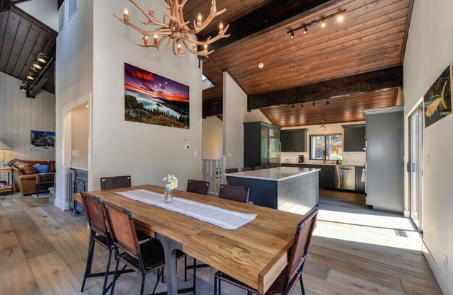 Tahoe City Dollar Point Luxury - with Lake View/Hot Tub & AC