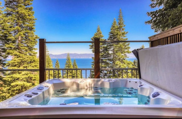Tahoe Lakeview - Hot Tub/Beach Access/Game Room/Gym