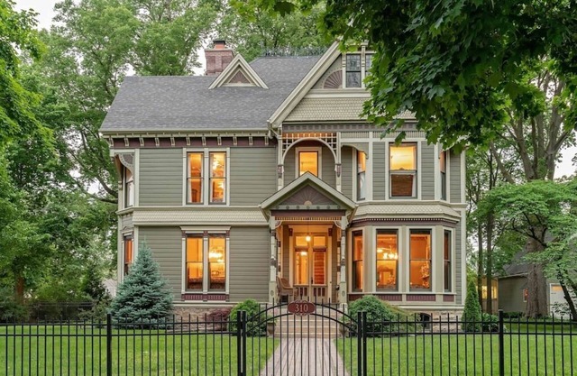 Take 5 Rendezvous at Hoffman House, Fairbury-Entire Home