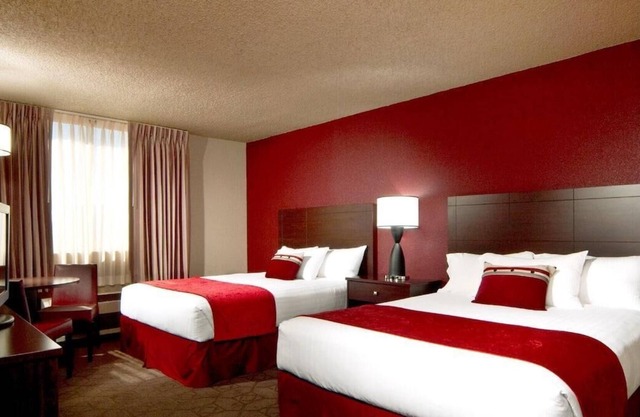 Take Friends And Family On A Nevada Adventure! 4 Modern Units, Onsite Dining!