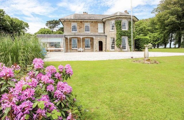TAL GWYNEDD, pet friendly, luxury holiday cottage in Newborough