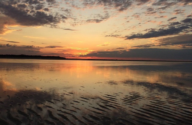 Tales of Sunset Bay, walk from a Quiet Cottage to Brewster’s Paine Creek Beach