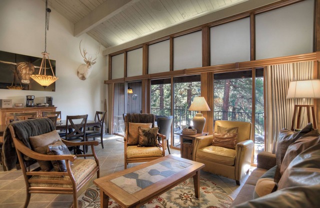Tall Timbers (#810) | 10 min to Ski - Golf - Pool/HotTub/Fitness - A/C