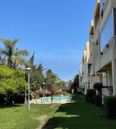 Tamaris - Appartement Moderne 2 Chambres avec Piscine et Jardin