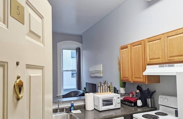 Tanner Bldg Apt 5 - Studio (Downtown)
