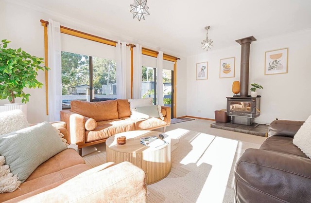 Tasman Breeze Beachside Escape near Historic Site