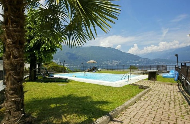 Tastefully furnished 2½-room apartment in a beautiful villa with pool