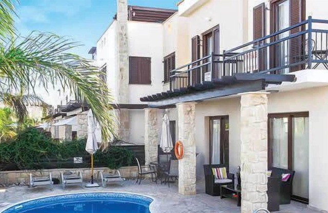 Tastefully furnished villa, great sea views