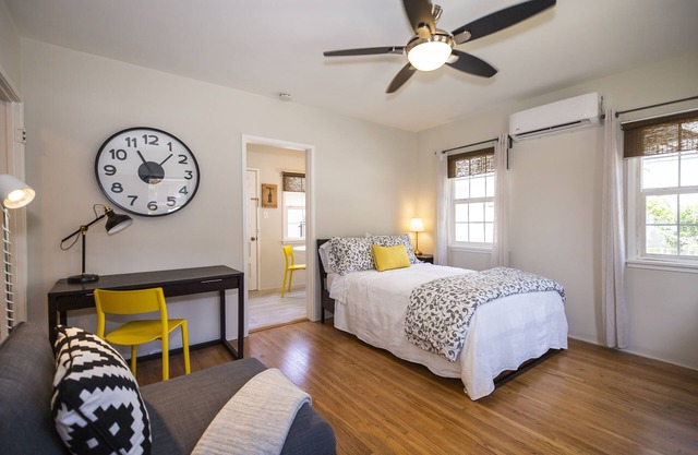 Tastefully redone studio, great location. Single person. Fully equipped