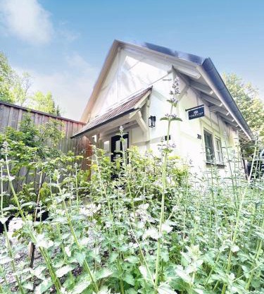 TauberChalet I Privates Boutique-Ferienhaus mit Whirlpool, Sauna, Garten, Naturmagie & ZellBoost für bis 7 Personen
