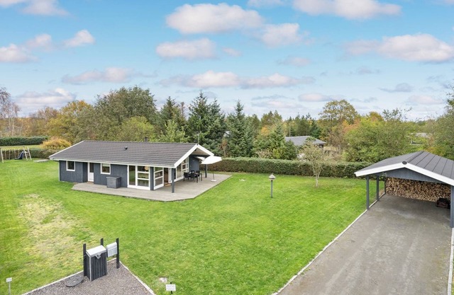 "Tayler" - 1.8km from the sea by Interhome