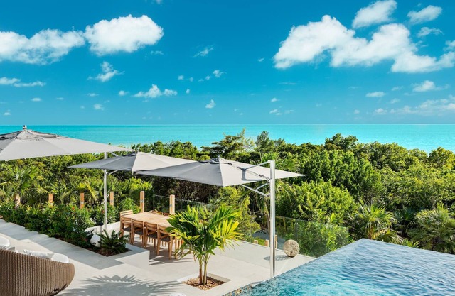 TC Villas/Alizee Villa/Private path to Taylor Bay Beach