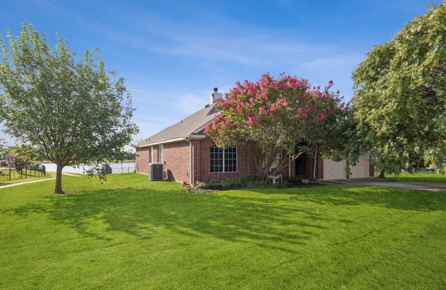 TCH - Charming 3bd/2ba home in Denton w/Workspace