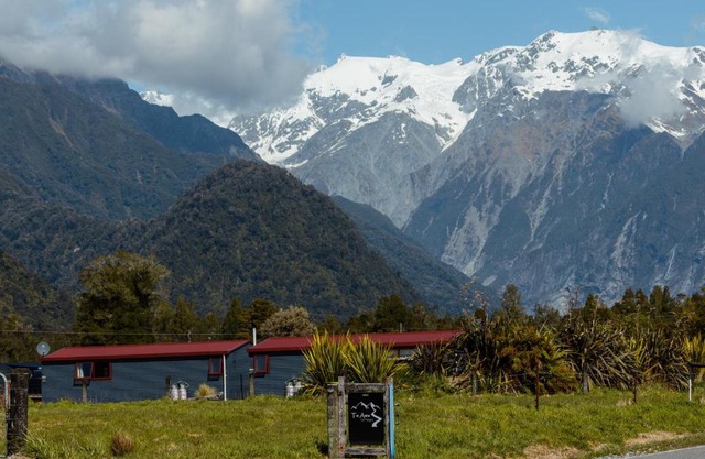 Te Awa Cottages