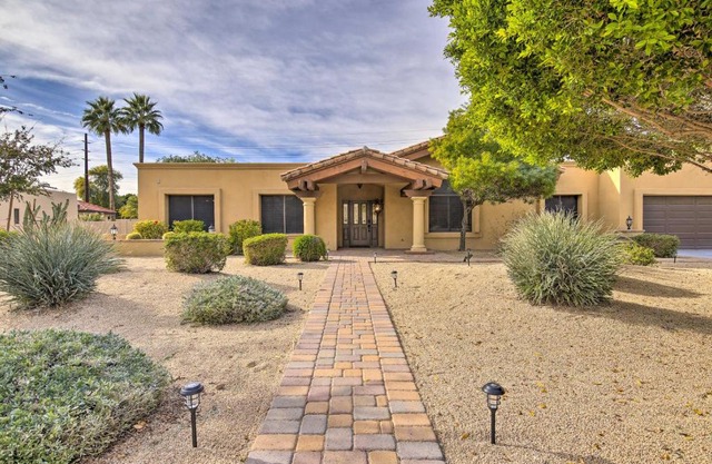 Tempe Escape with Patio and Bar - 11 Mi to Phoenix!