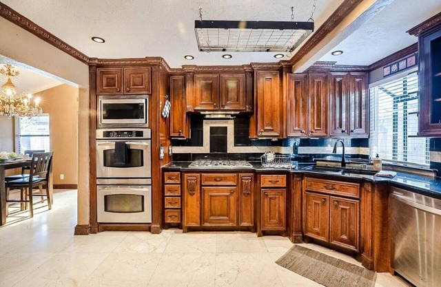 TEXAS SIZE | Pool +Hot tub | Bar | 8 br&4ba